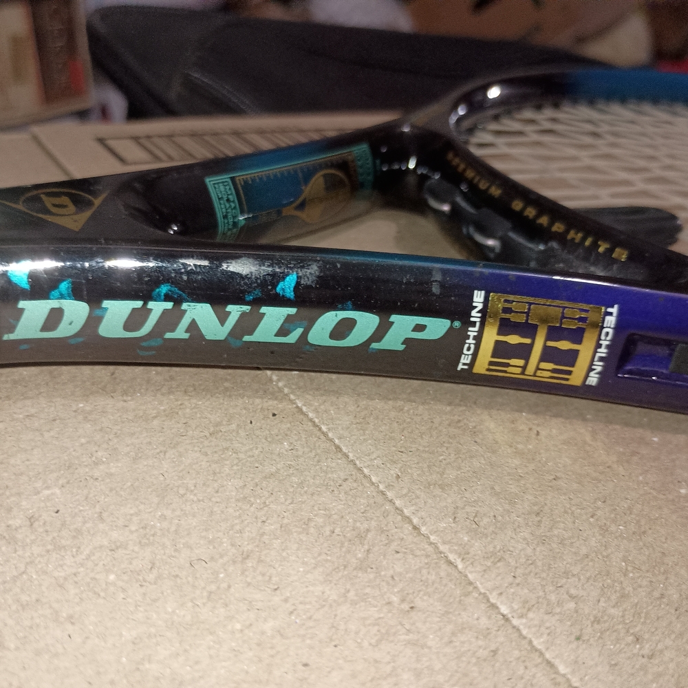 Dynamic Black and Blue Tennis Racket - Picture 4 of 7